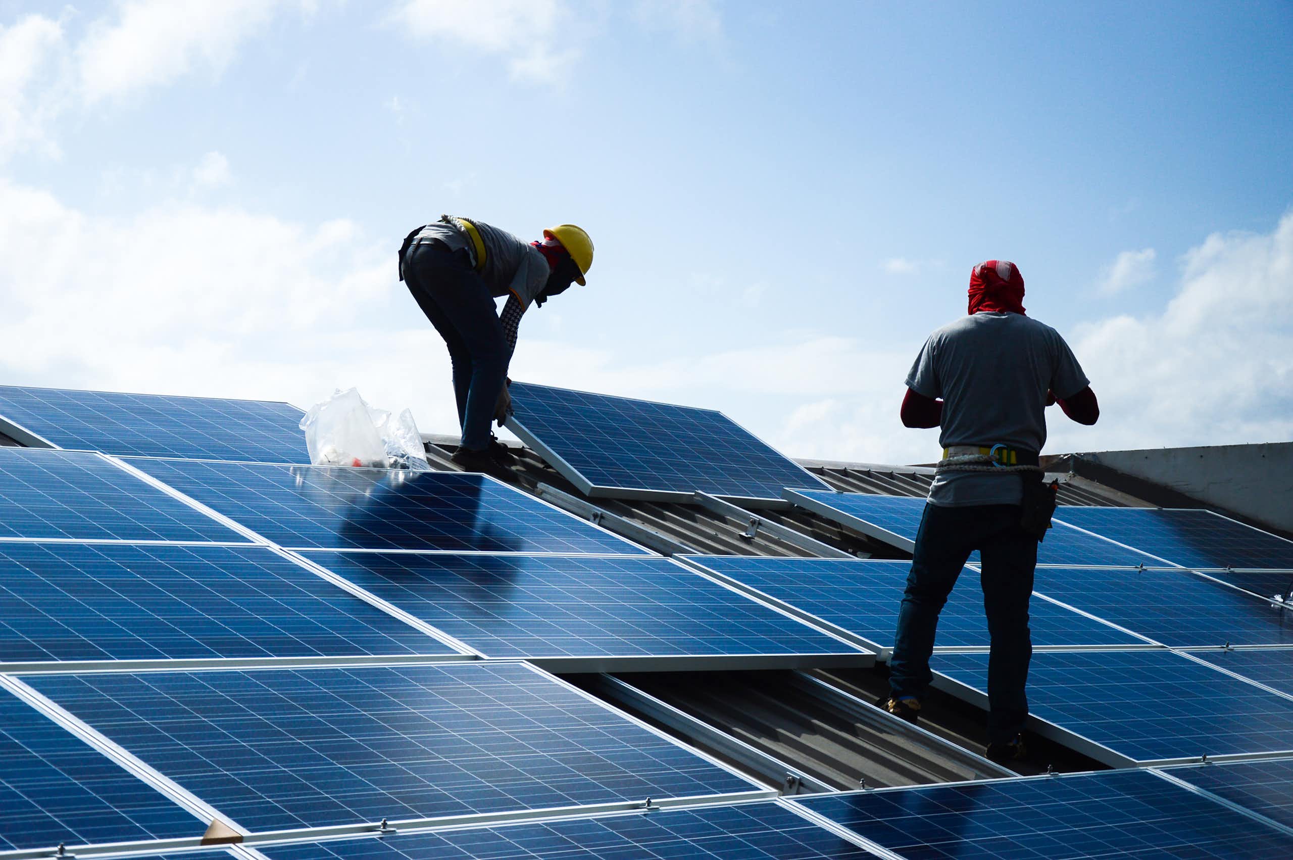Mengapa PLTS atap adalah langkah awal tercepat untuk panen energi surya besar-besaran